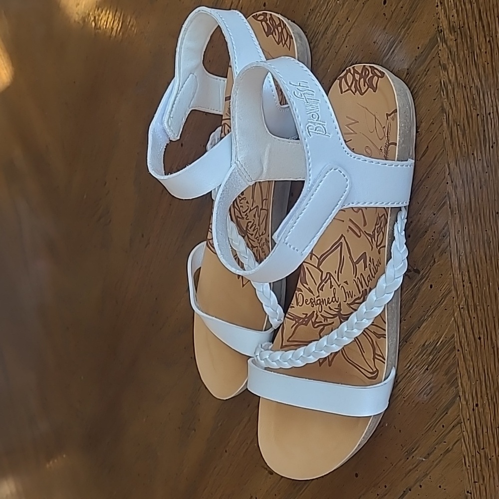Blowfish big girl's size 3 pearl white sandals